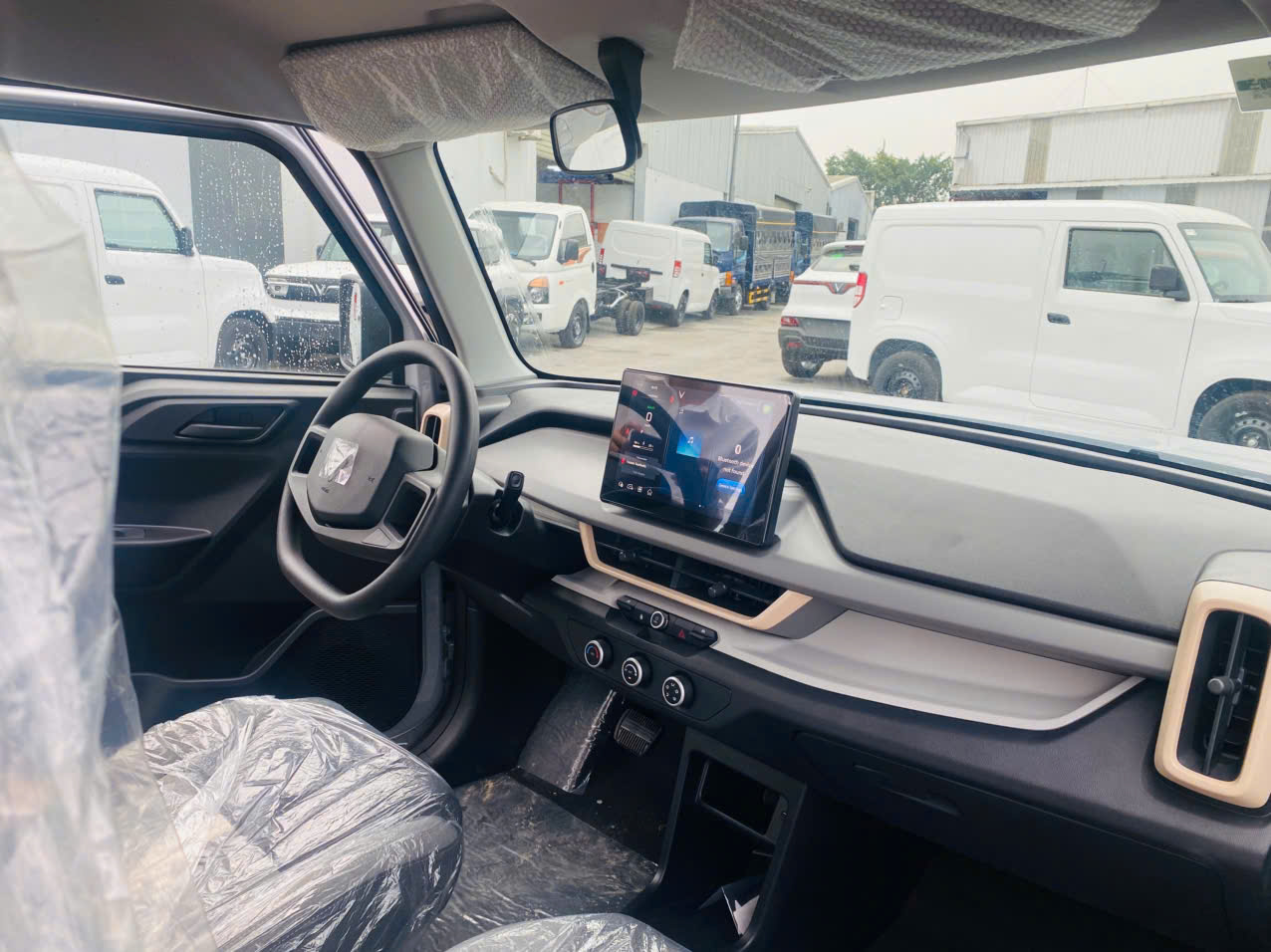 VF3 Plus Ghi Xám trả góp