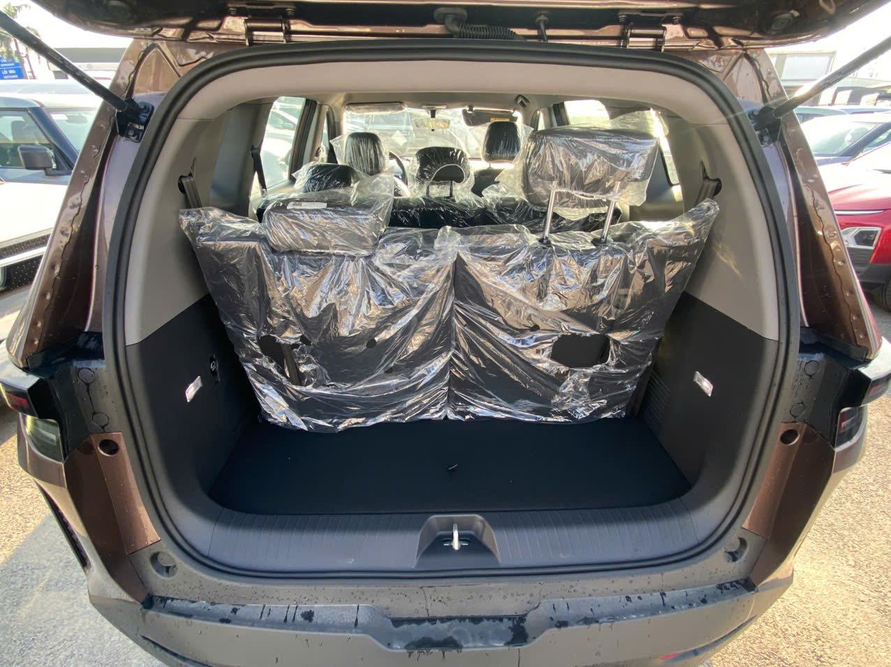Khoang Hành Lý MPV7