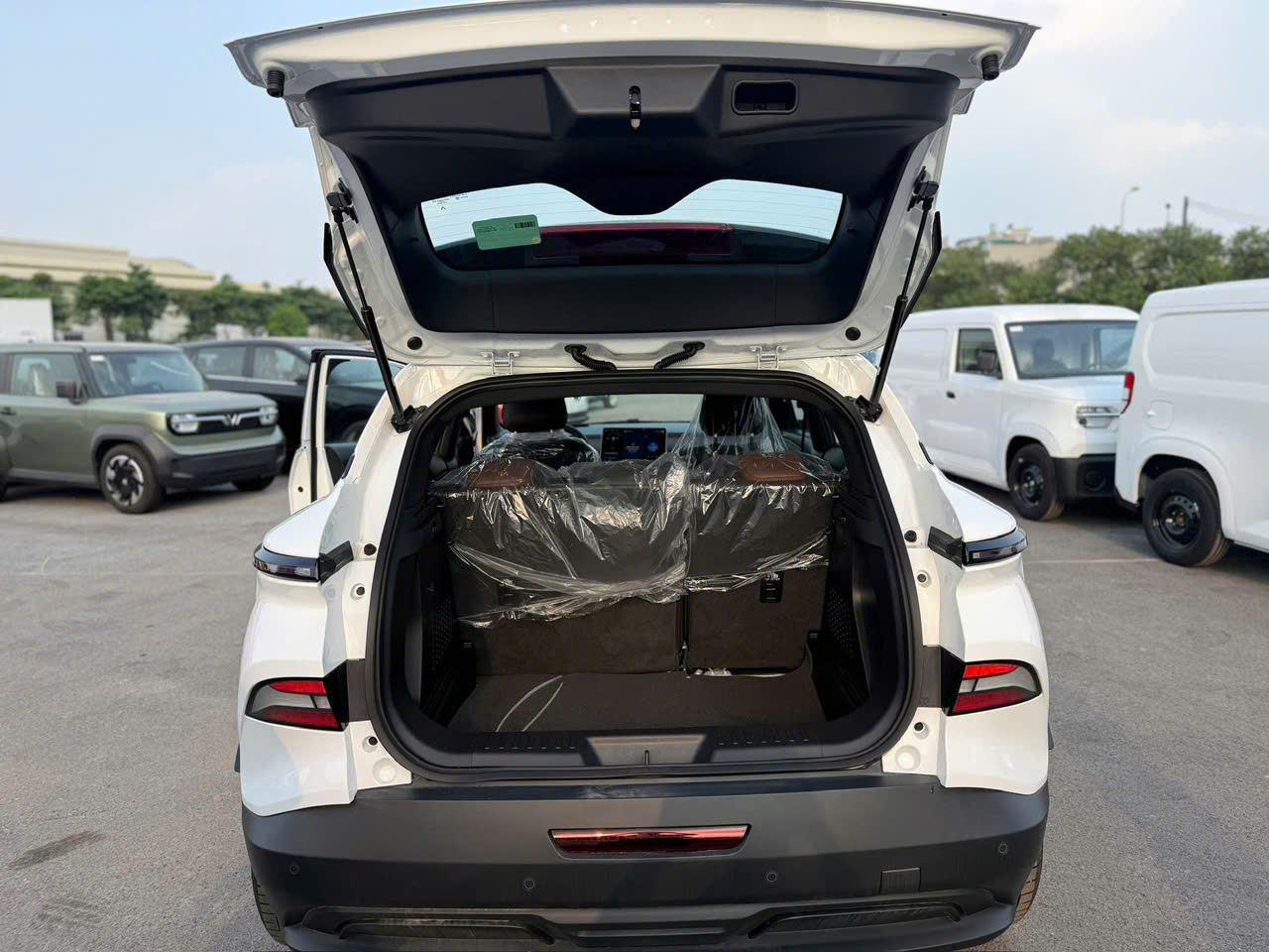 VF6 Plus đi phố