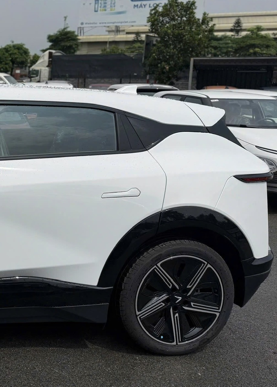 VF 7 Plus trắng nội thất nâu