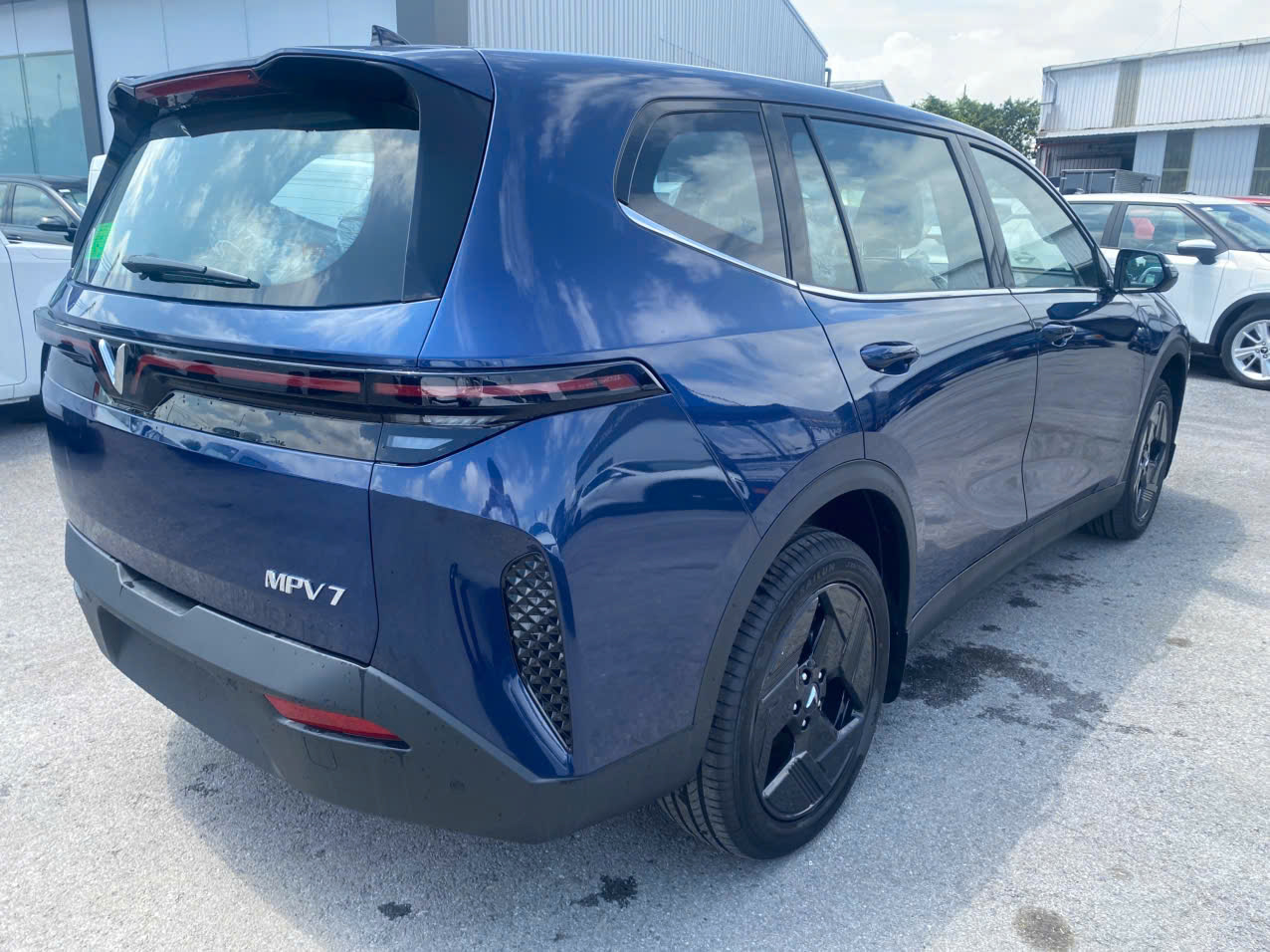 VF MPV 7 trả góp