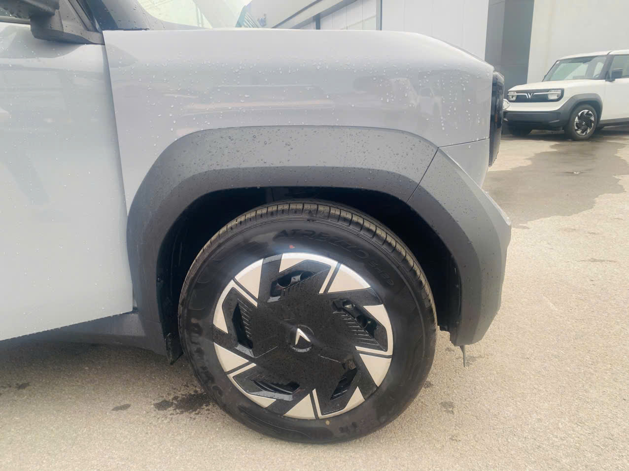 giá lăn bánh VF3 Plus Ghi Xám