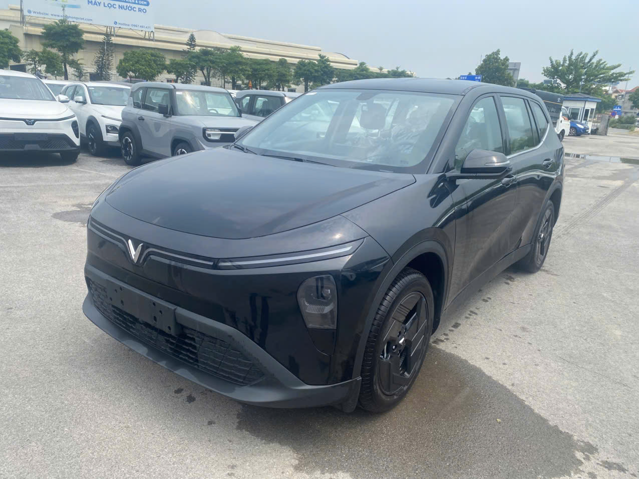MPV 7 màu đen nội thất nâu