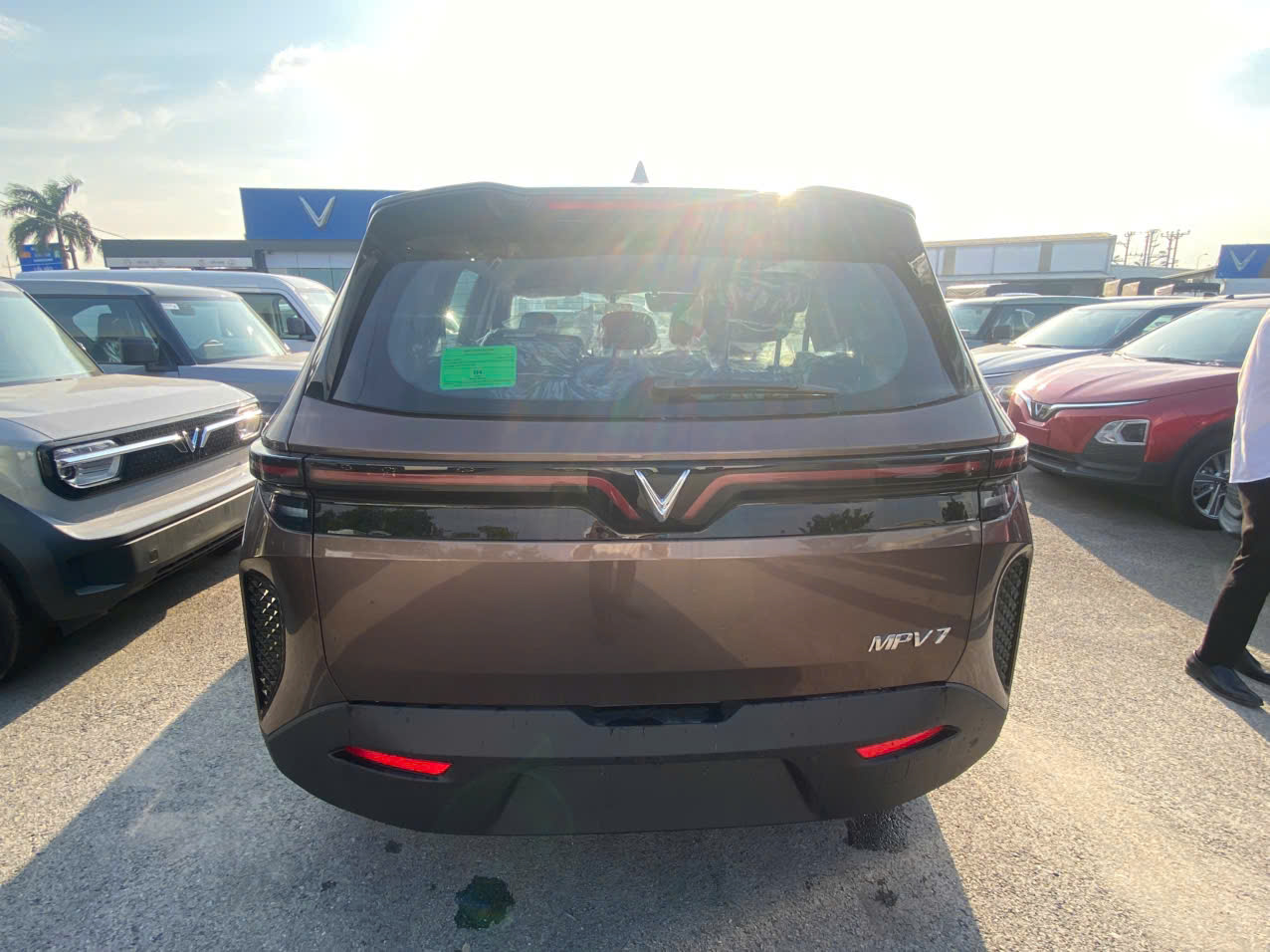 Đuôi xe MPV7