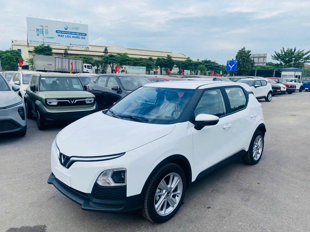 VF 5 Plus giá lăn bánh