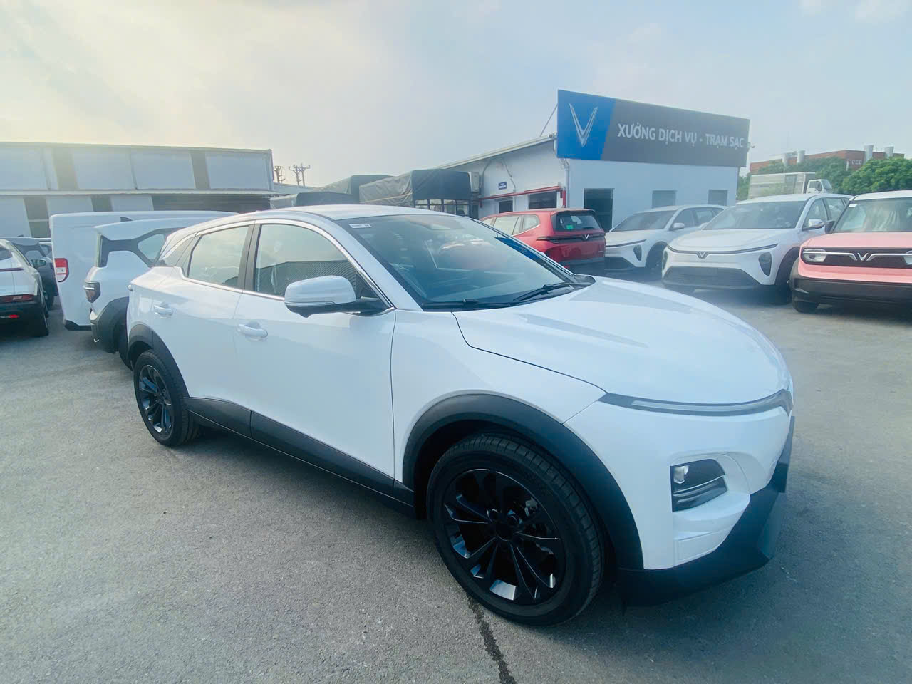 VF6 Plus màu trắng giá lăn bánh