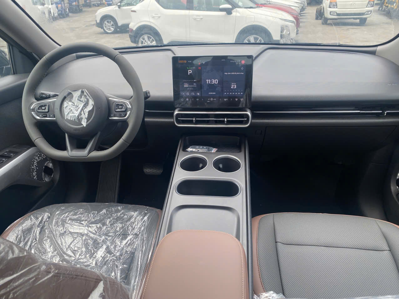 VinFast MPV 7 nội thất nâu