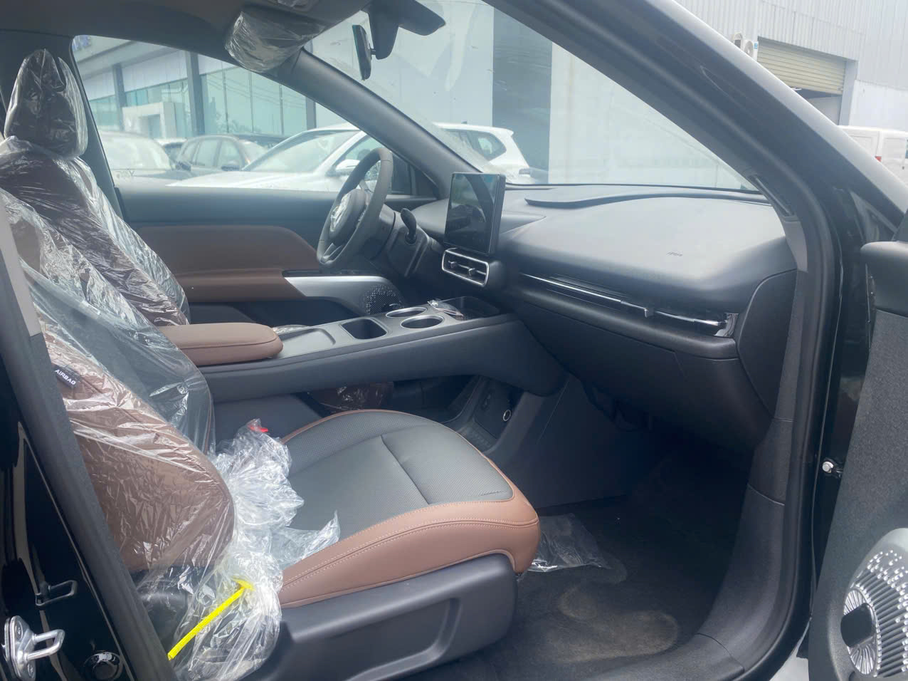 VinFast MPV 7 giá lăn bánh Hà Nội