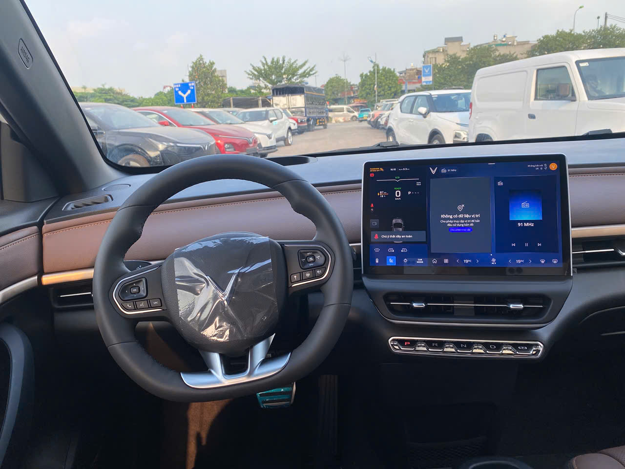 VF6 Plus đi phố