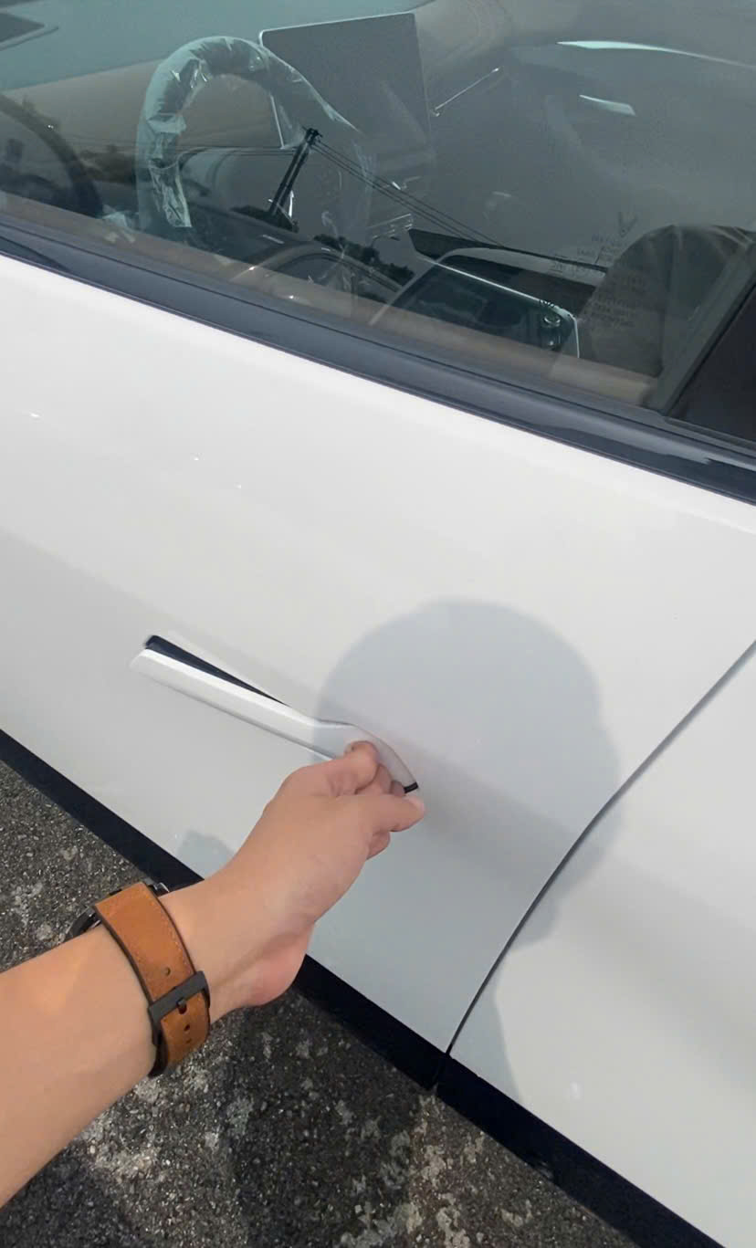 VF 7 Plus màu trắng