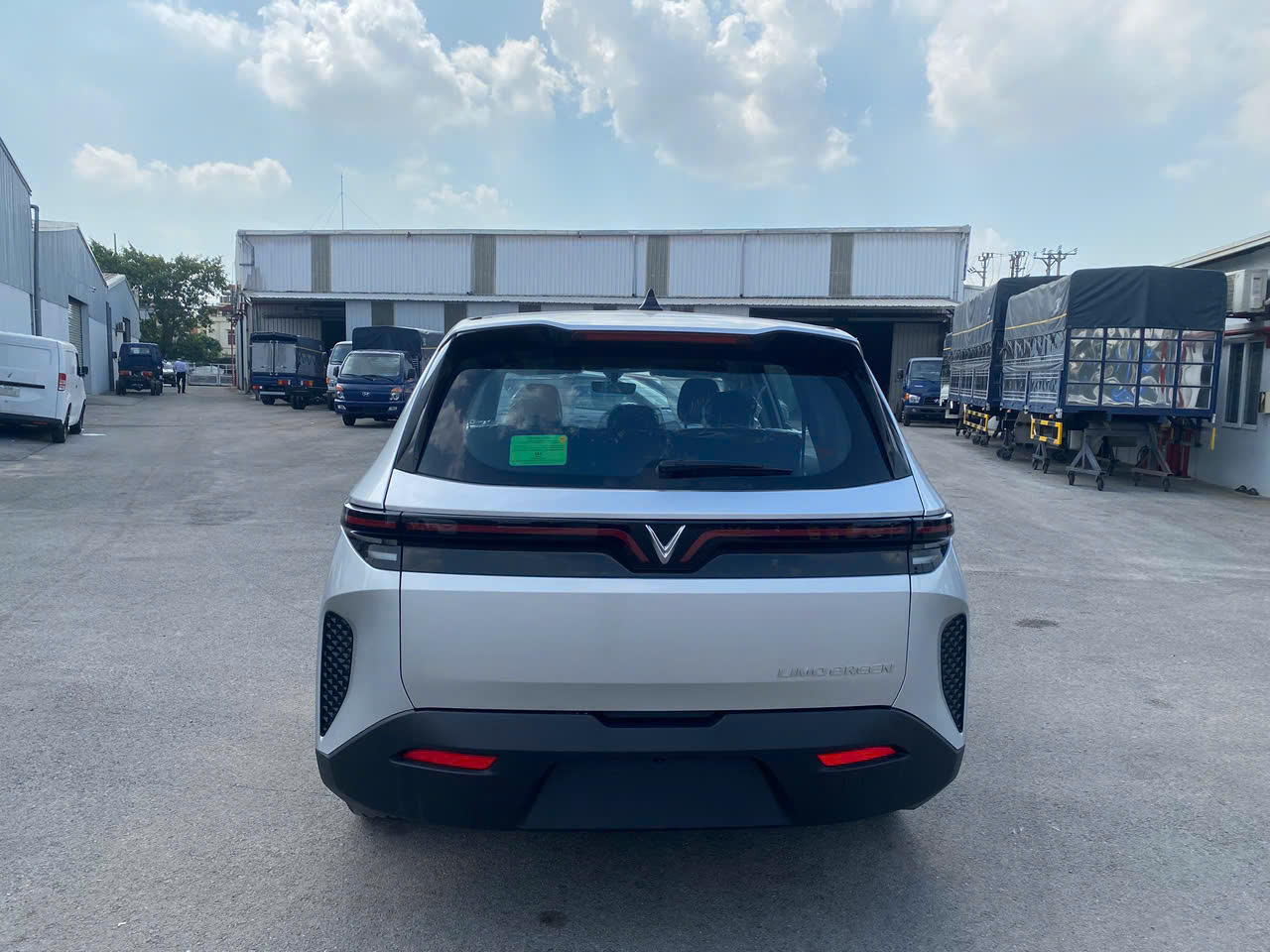 Limo Green nội thất đen
