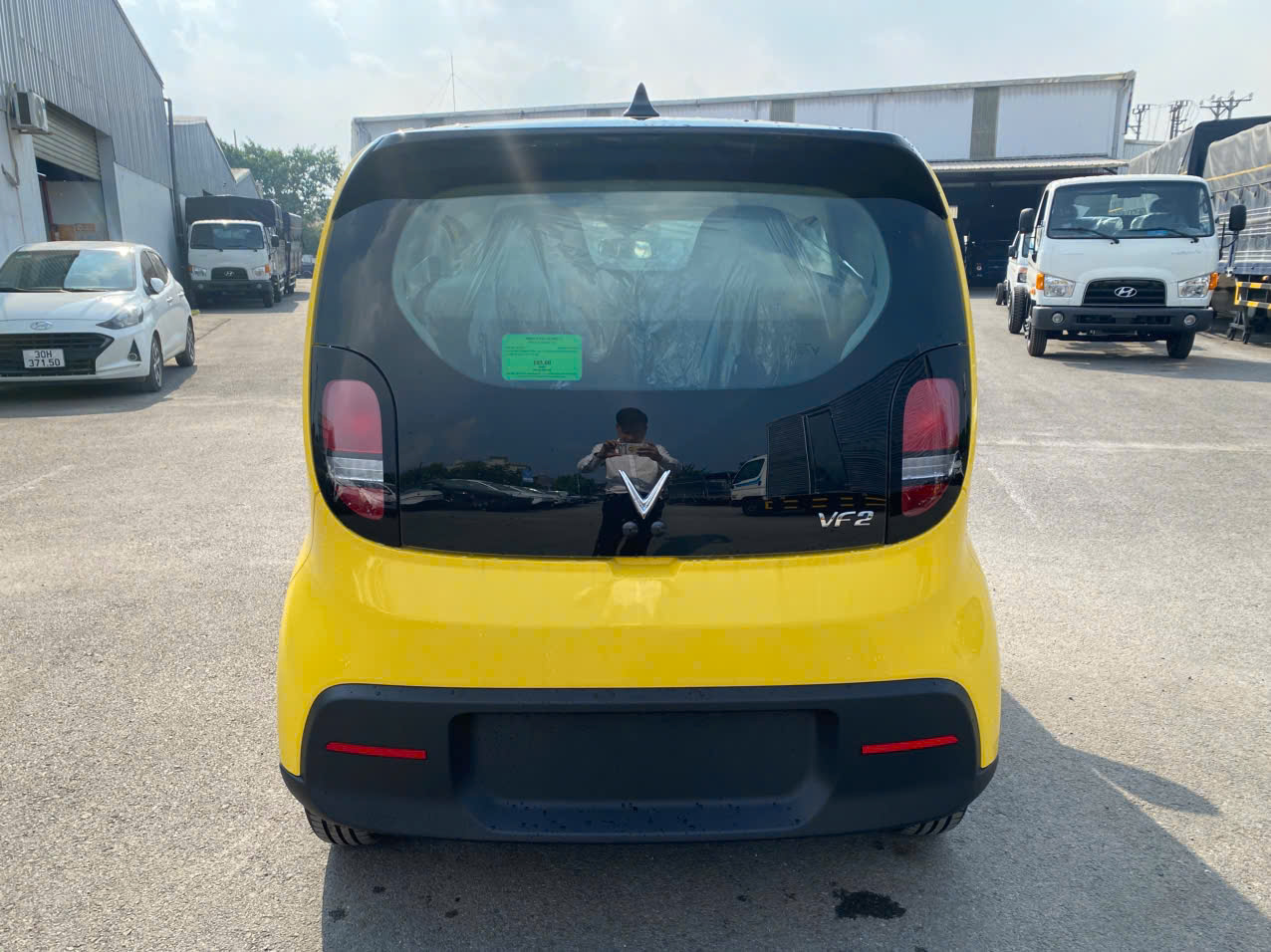 VF2 màu vàng ngoại thất