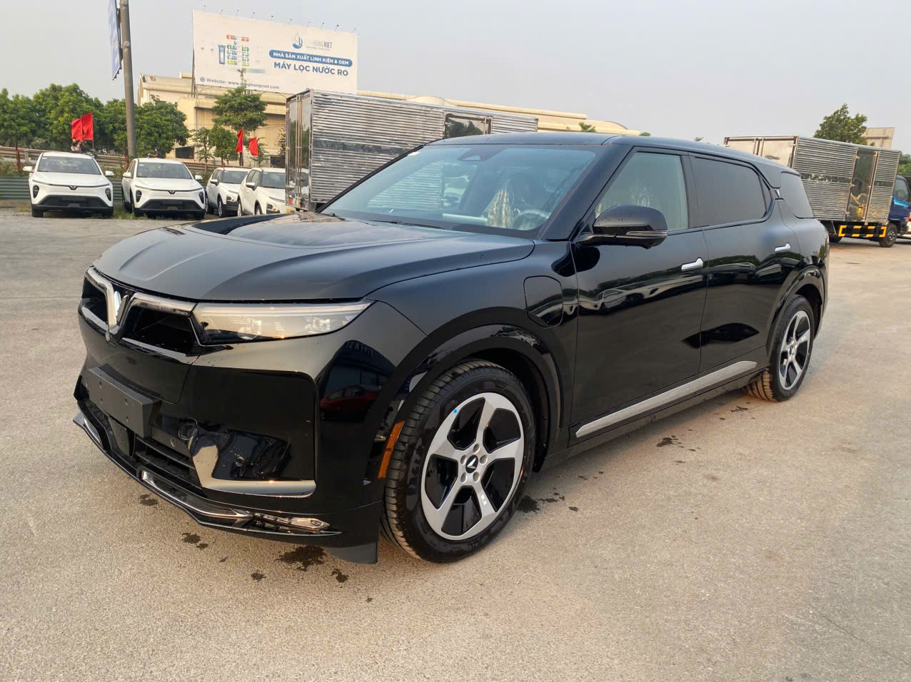 VF9 màu đen nội thất đen