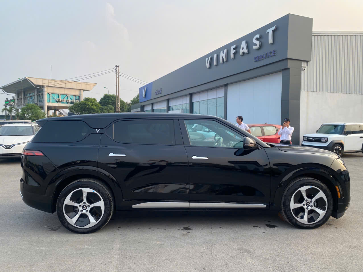 VinFast VF9 màu đen