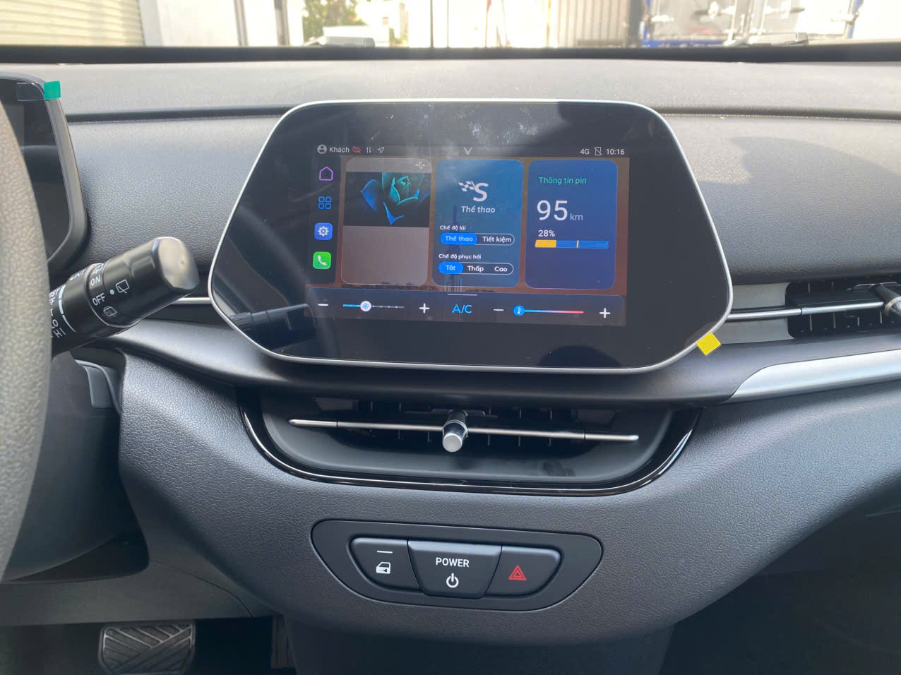 VF5 Plus đi phố