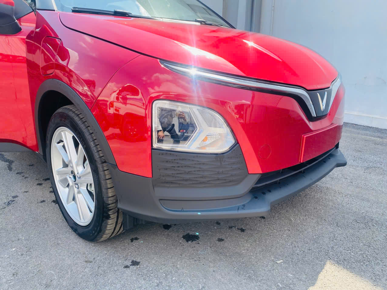 VF5 Plus màu đỏ giá lăn bánh